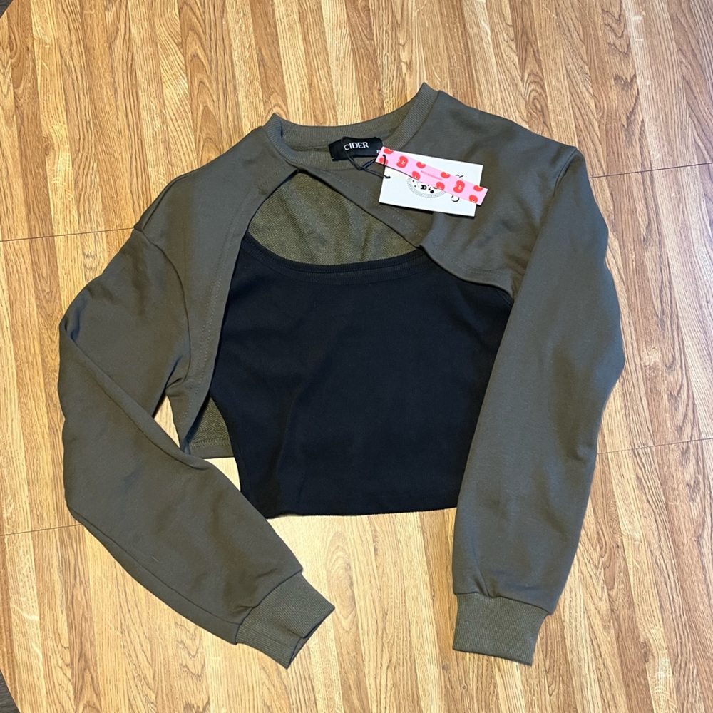 Open Crewneck crop top Sweater. Cider brand. 2 piece.
